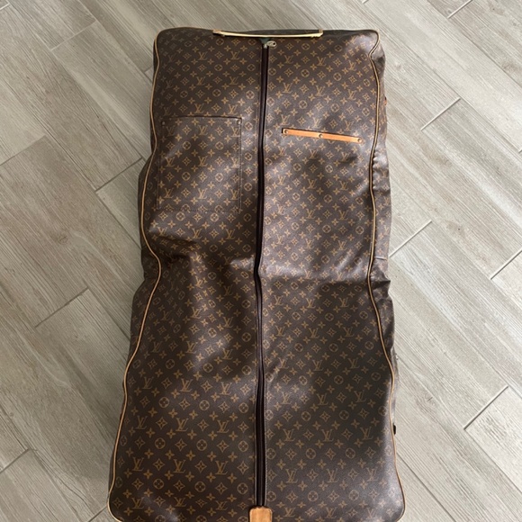 Classic vintage Louis Vuitton garment bag - Picture 7 of 13